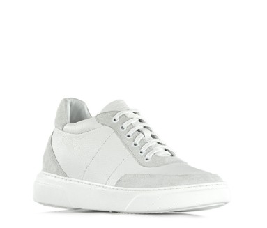 Sneaker mit Erhöhung...