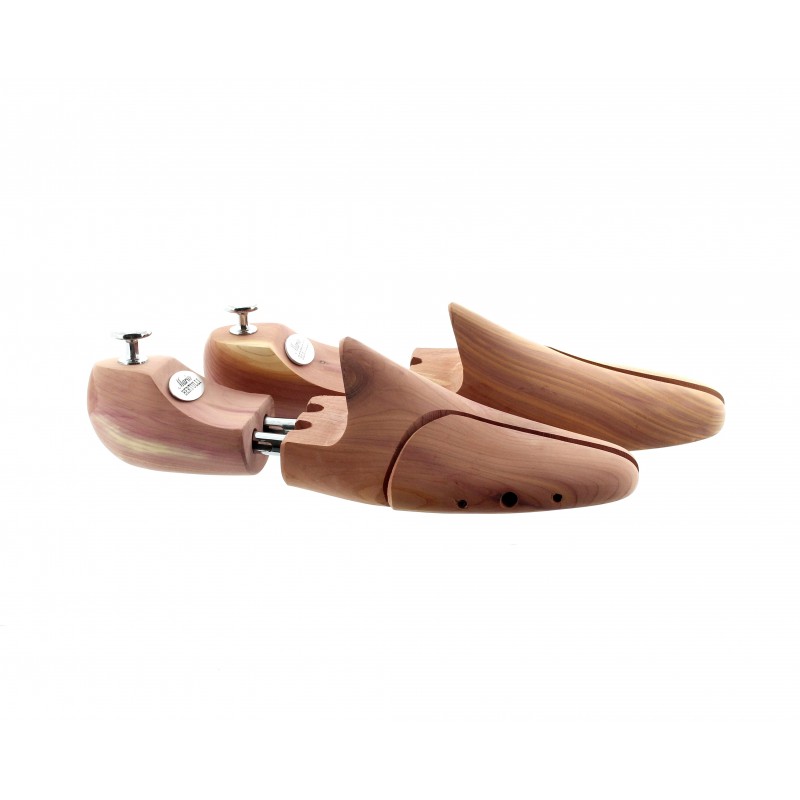 Vorderansicht  Schuhspanner aus Natur-Zedernholz | Herrenschuhe – Mario Bertulli