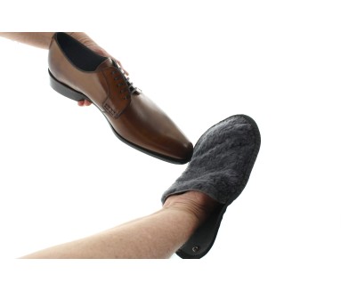 Vorderansicht  Putzlappen und Putzzubehör für Ihre Schuhe | Herrenschuhe – Mario Bertulli