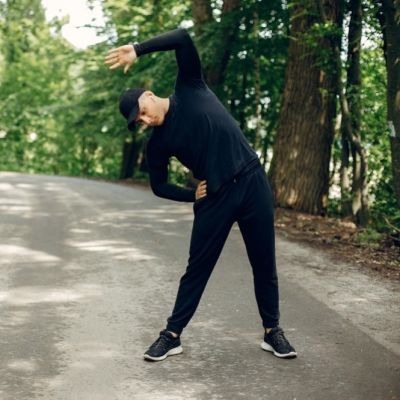 Maximieren Sie Ihre Statur: Fortgeschrittene Techniken und Übungen, um größer zu