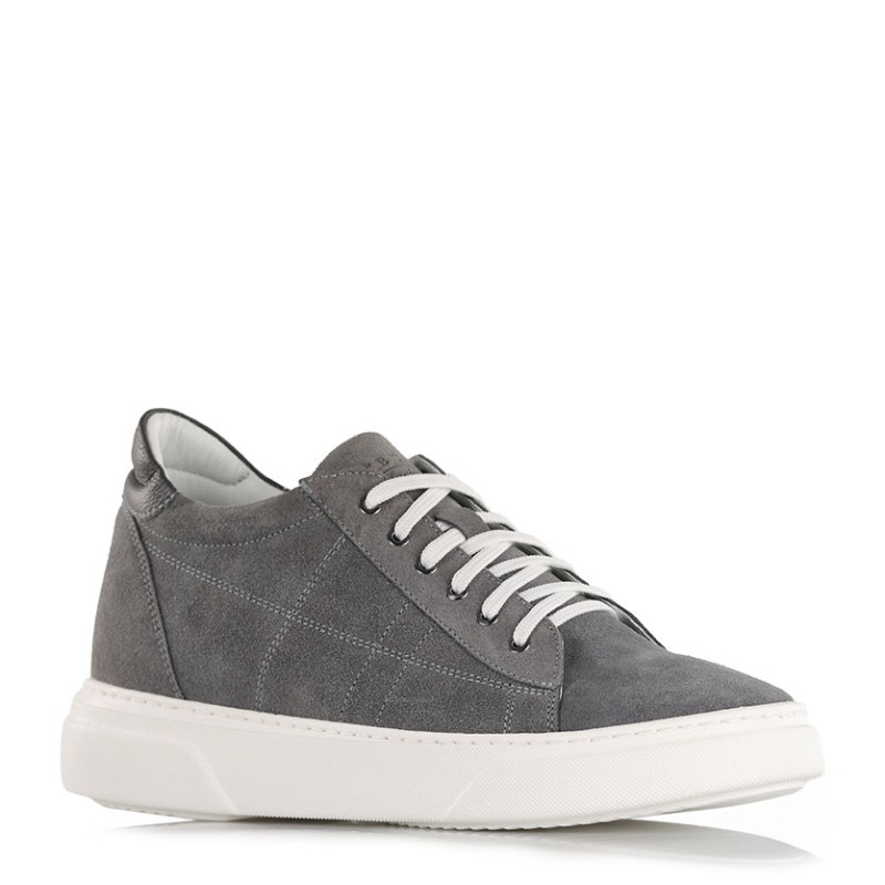 Where are isola shoes made discount