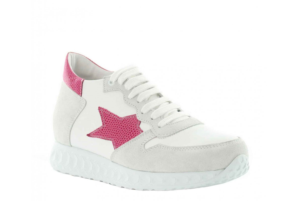 chaussure rose et blanche ou grise