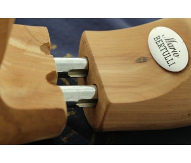 EMBAUCHOIRS EN CÈDRE BRUT