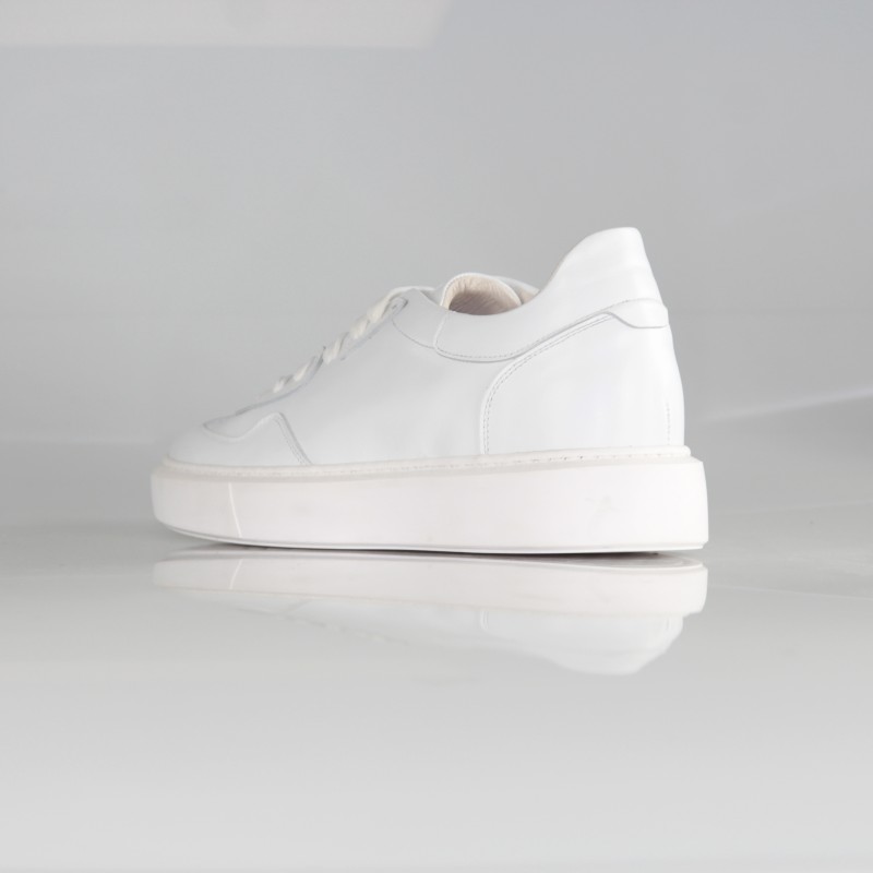 Sneaker semelle compensée homme : style, confort et silhouette élancée