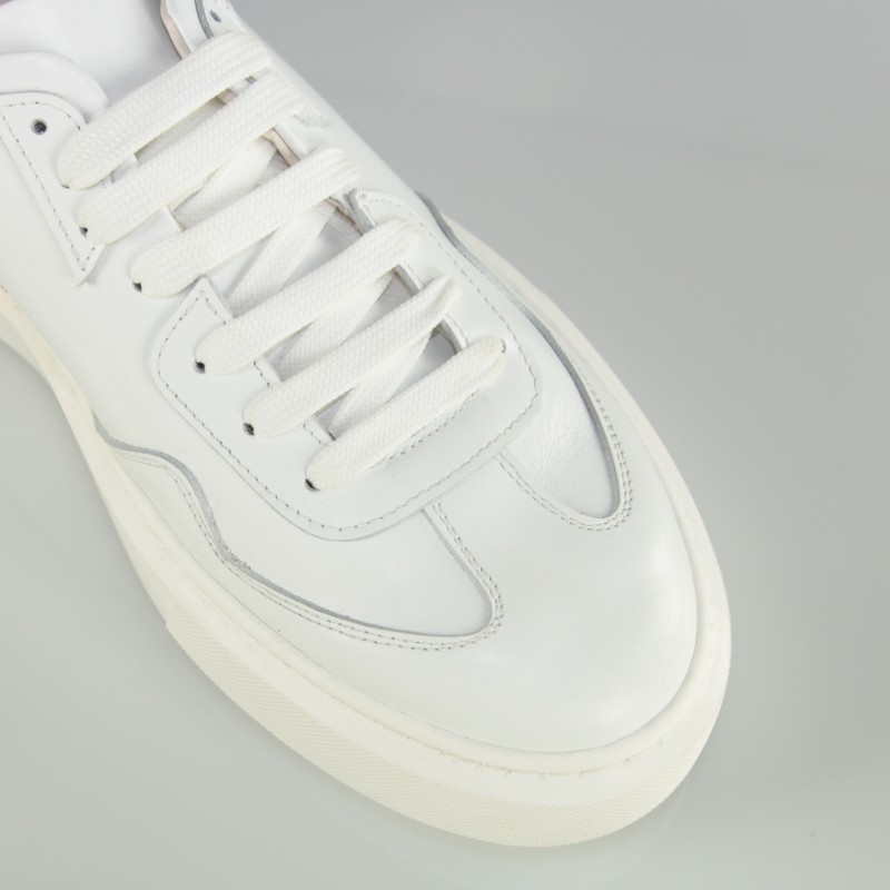 Sneaker semelle compensée homme : style, confort et silhouette élancée