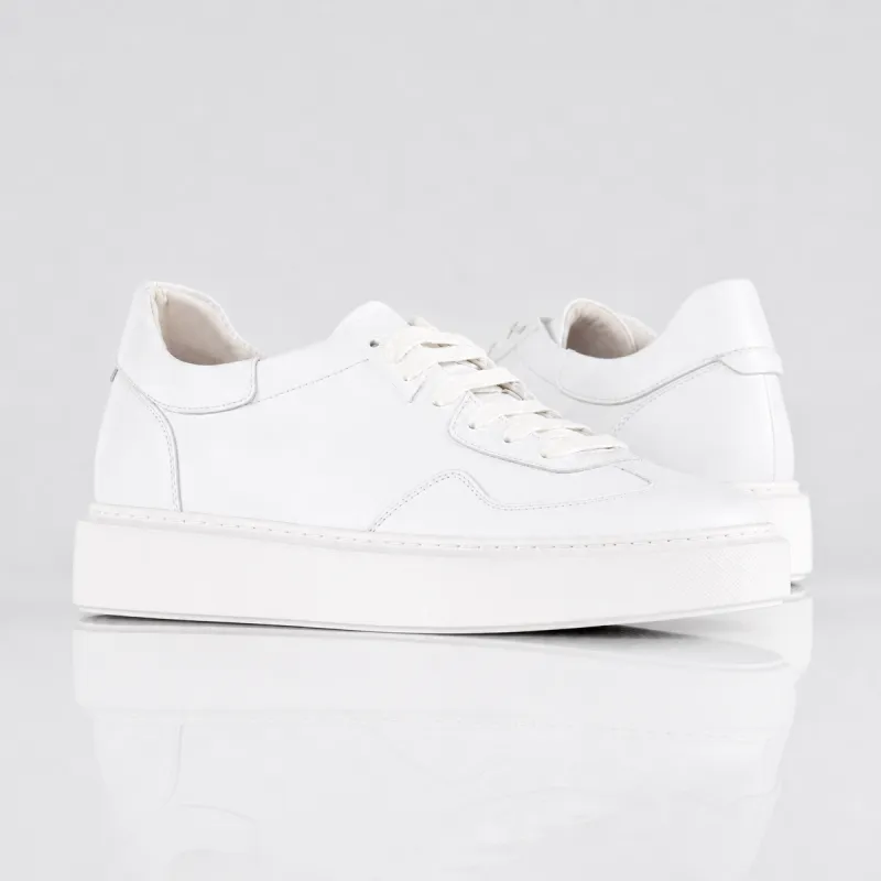 Męski sneaker z podwyższoną podeszwą: styl, komfort i smukła sylwetka