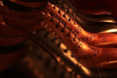 SCHUHE FÜR KLEINE MÄNNER